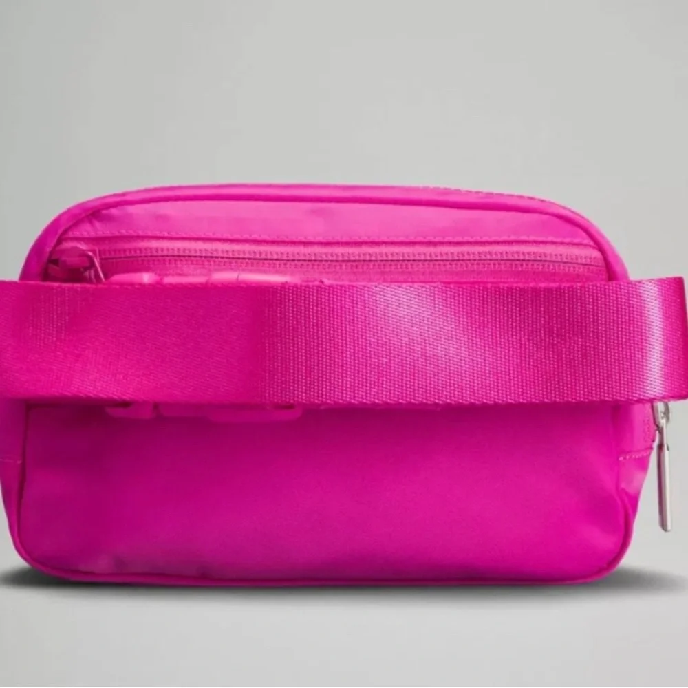 💞 Lululemon 1L belt bag in Sonic Pink 💞 - Picture 7 of 9